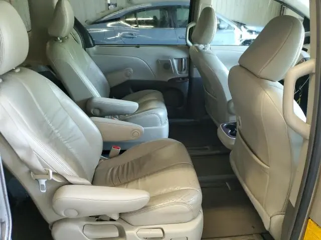 2011 TOYOTA SIENNA XLE  