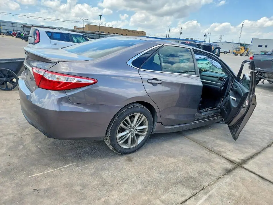 2017 TOYOTA CAMRY SE  