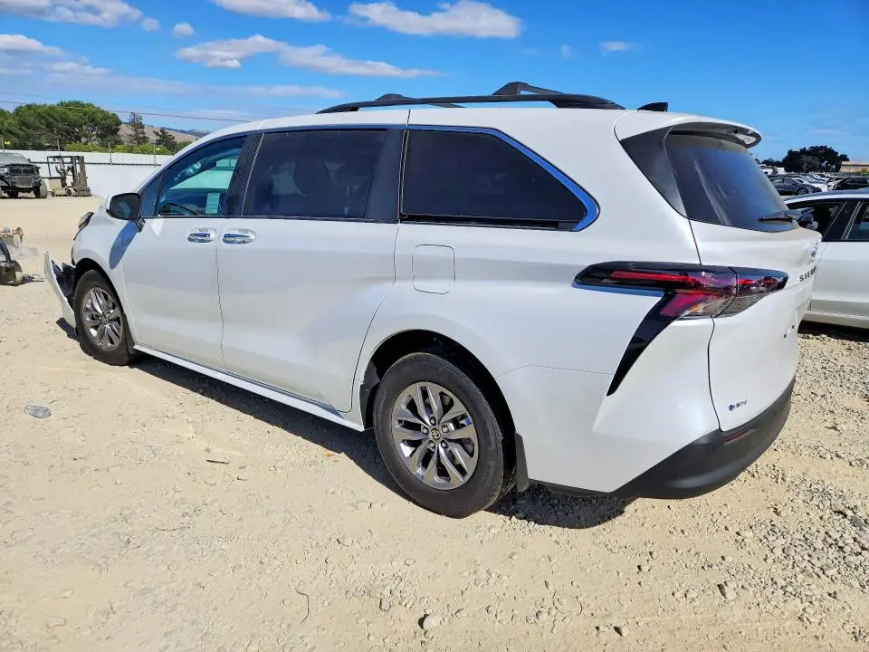 2026 TOYOTA SIENNA XLE 8-PASSENGER  