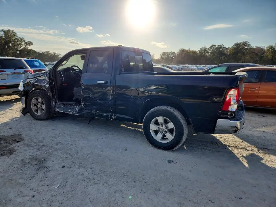 2016 RAM 1500 SLT  