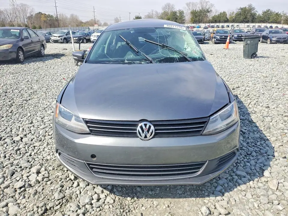 2013 VOLKSWAGEN JETTA SE  
