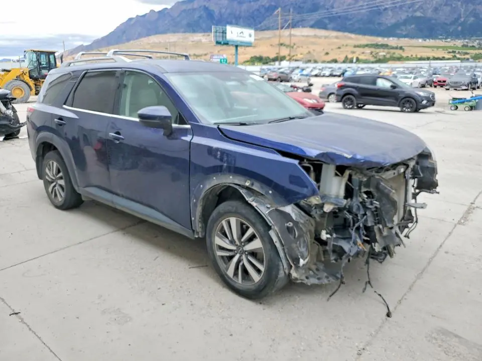 2023 NISSAN PATHFINDER SL  