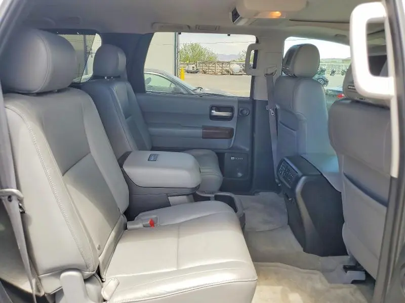 2010 TOYOTA SEQUOIA PLATINUM  