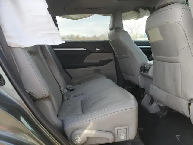 2019 TOYOTA HIGHLANDER SE  