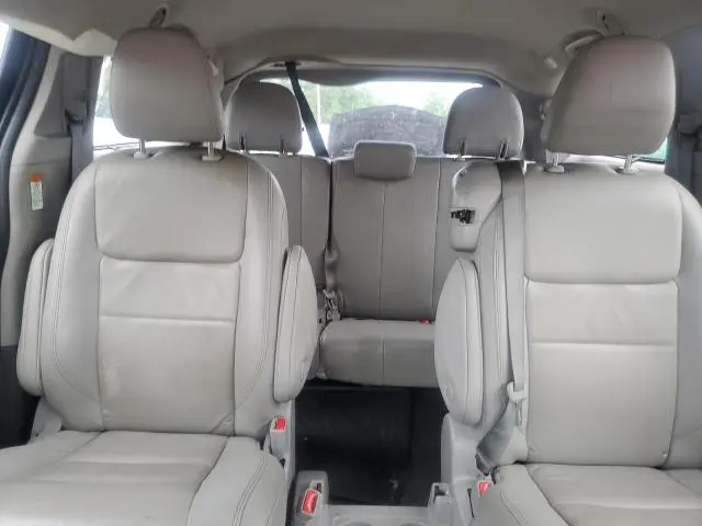 2020 TOYOTA SIENNA XLE  