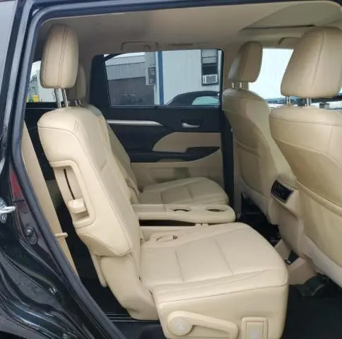 2018 TOYOTA HIGHLANDER SE  