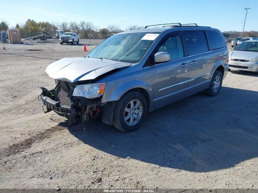 2013 CHRYSLER TOWN & COUNTRY TOURING