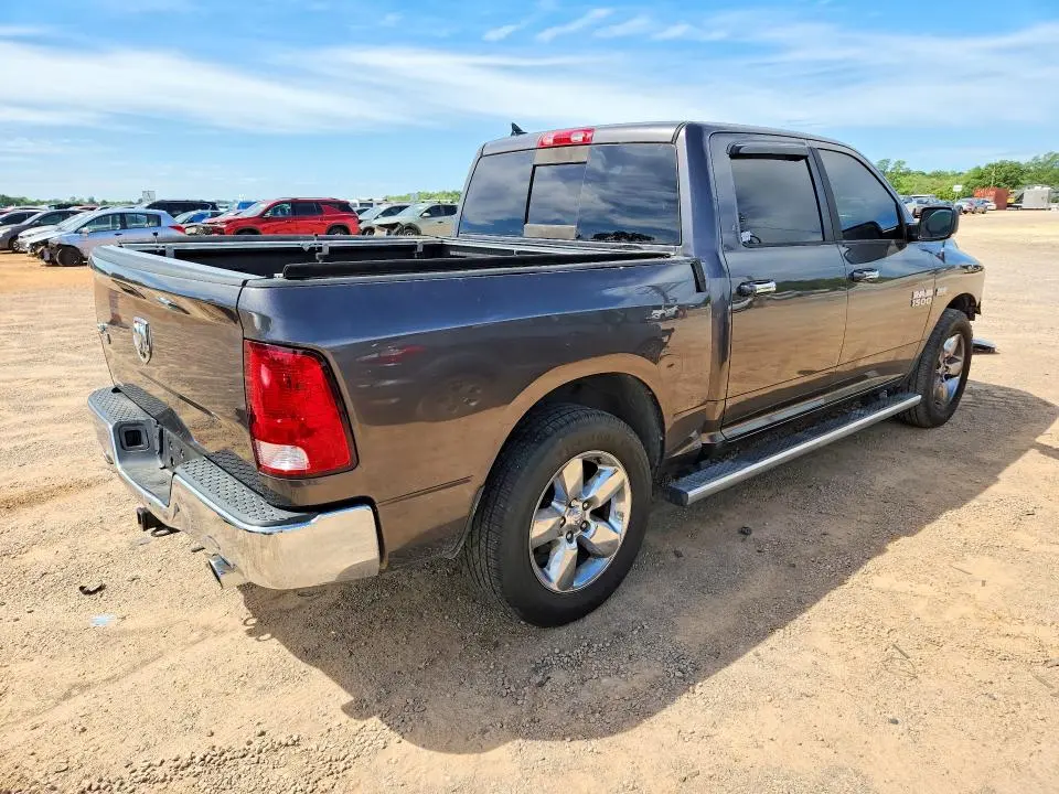 2015 RAM 1500 SLT  