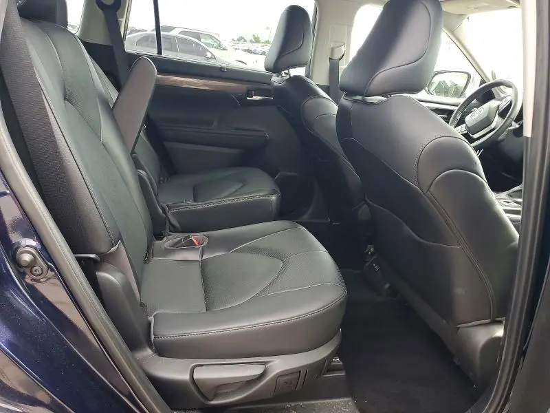 2022 TOYOTA HIGHLANDER PLATINUM  
