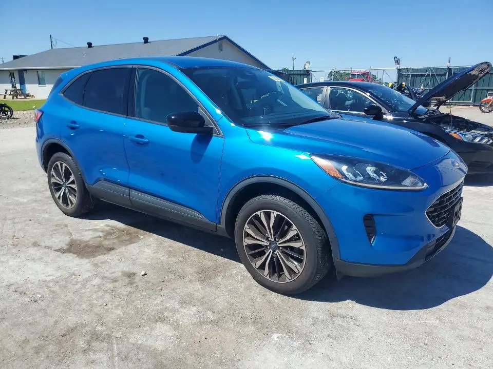 2021 FORD ESCAPE SE  