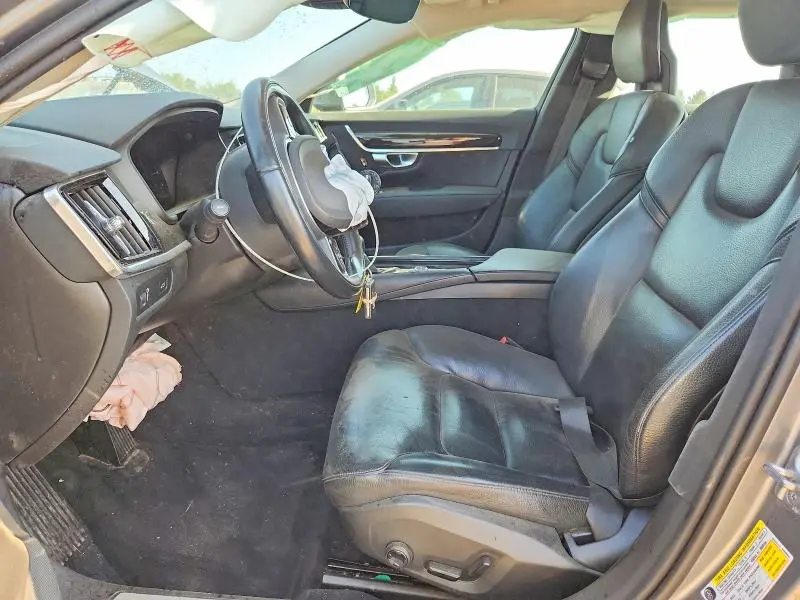 2018 VOLVO S90 T5 MOMENTUM  