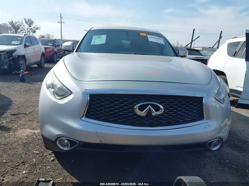 2017 INFINITI QX70  