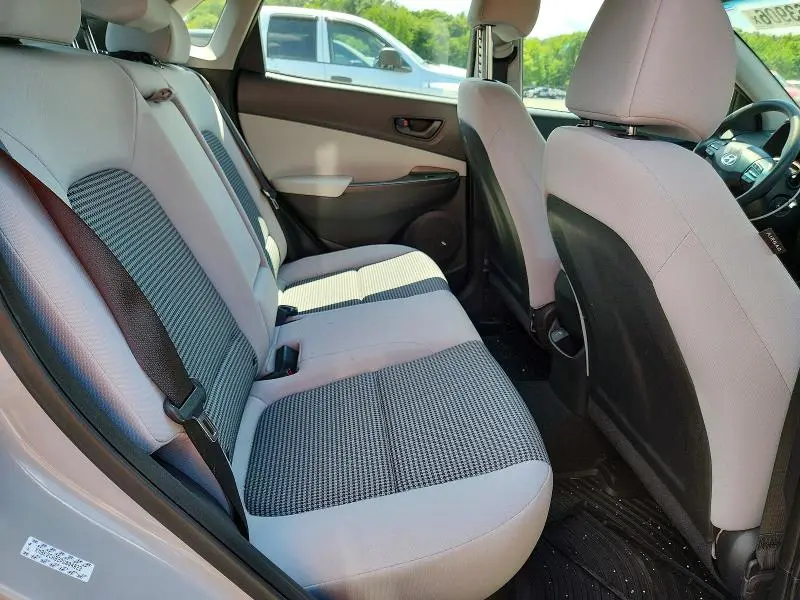 2023 HYUNDAI KONA SE  