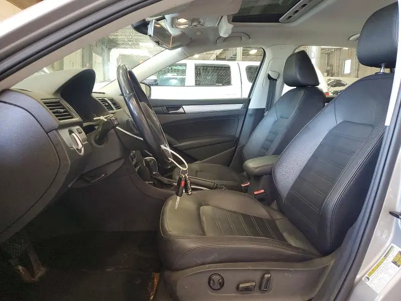 2013 VOLKSWAGEN PASSAT SE  
