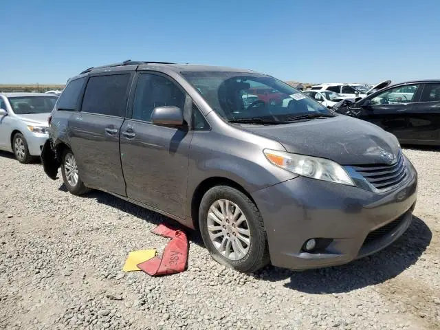 2016 TOYOTA SIENNA XLE  