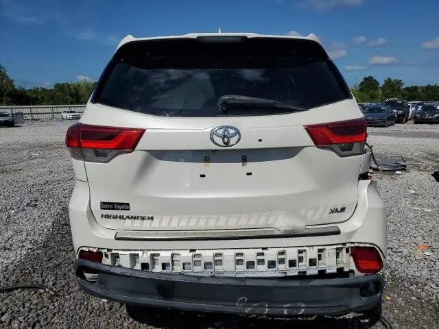 2018 TOYOTA HIGHLANDER SE  