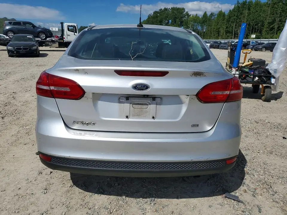 2016 FORD FOCUS SE  