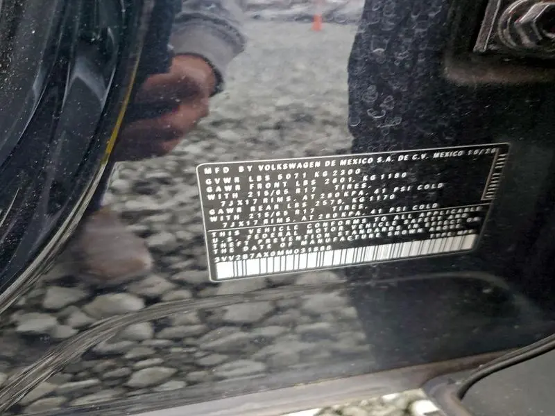 2021 VOLKSWAGEN TIGUAN SE  