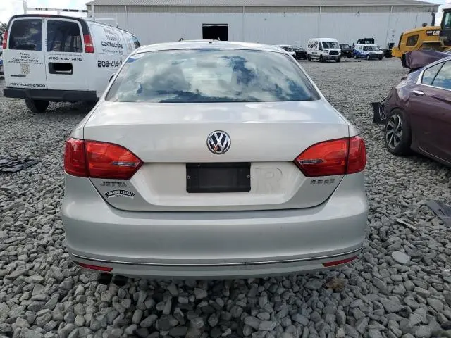 2011 VOLKSWAGEN JETTA SE  