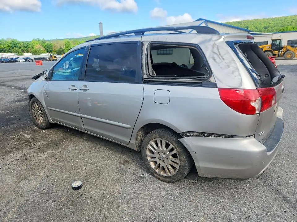 2010 TOYOTA SIENNA XLE  