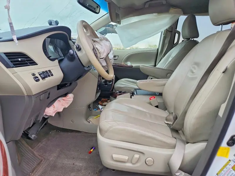 2013 TOYOTA SIENNA XLE 8-PASSENGER  