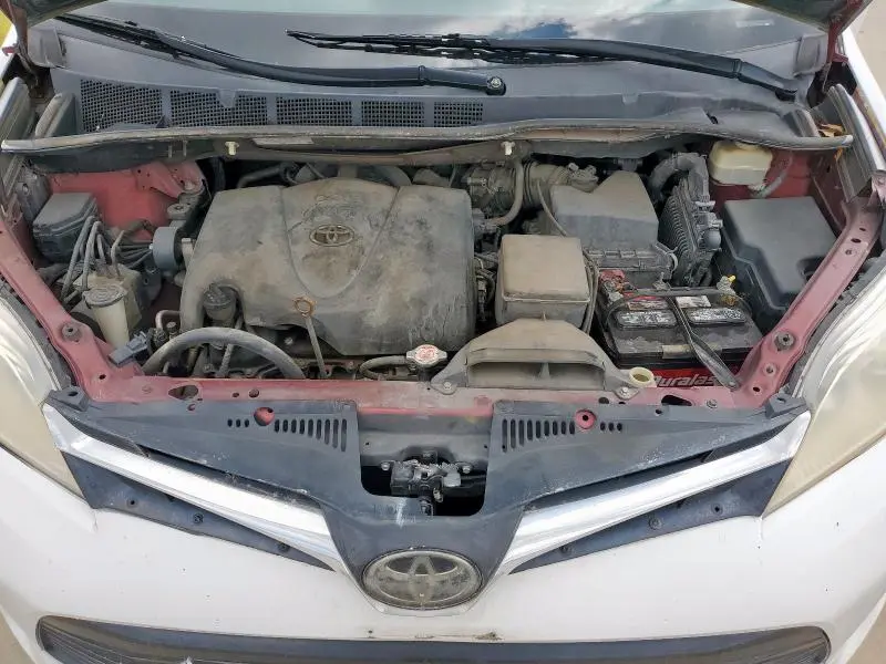 2018 TOYOTA SIENNA LE  