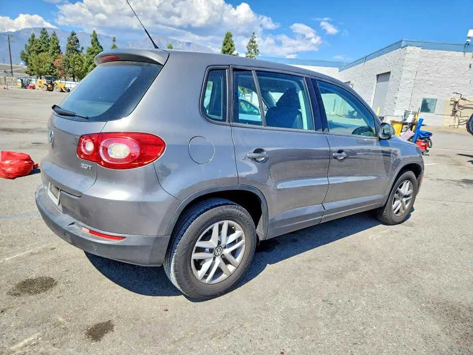 2011 VOLKSWAGEN TIGUAN S  