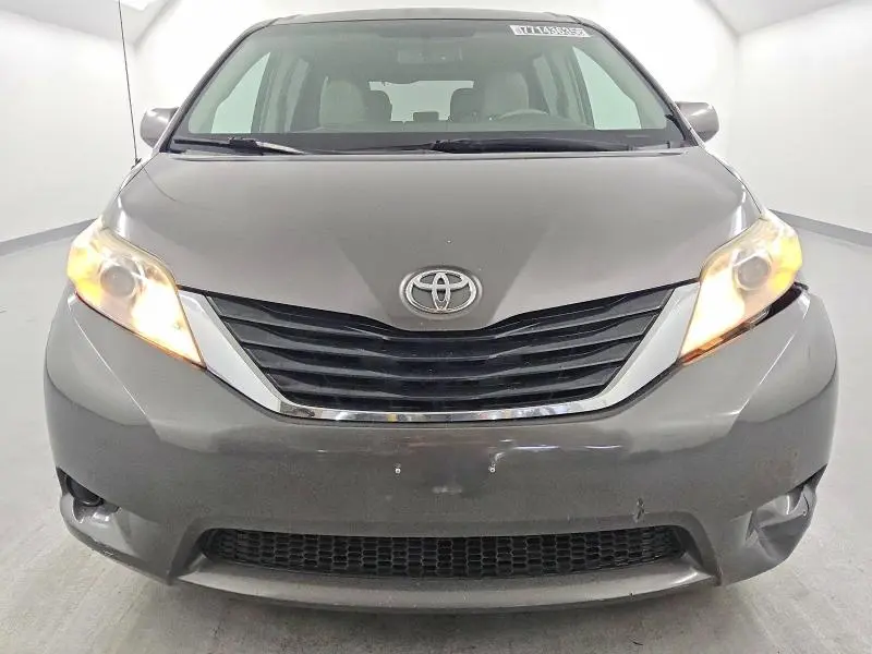 2012 TOYOTA SIENNA LE 8-PASSENGER  