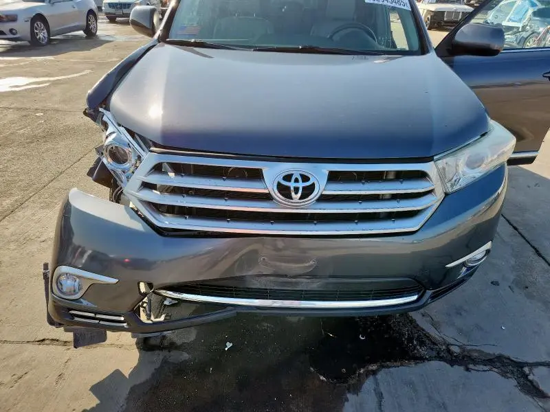 2013 TOYOTA HIGHLANDER BASE  