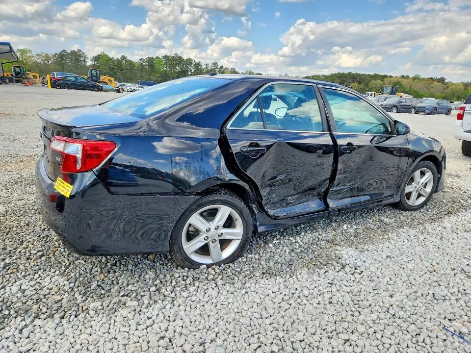 2014 TOYOTA CAMRY SE  