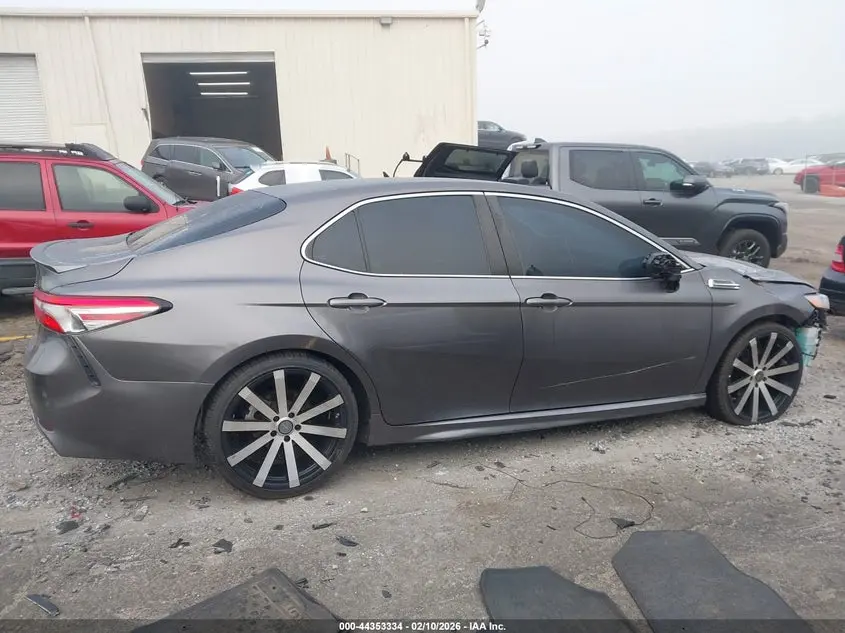 2018 TOYOTA CAMRY SE