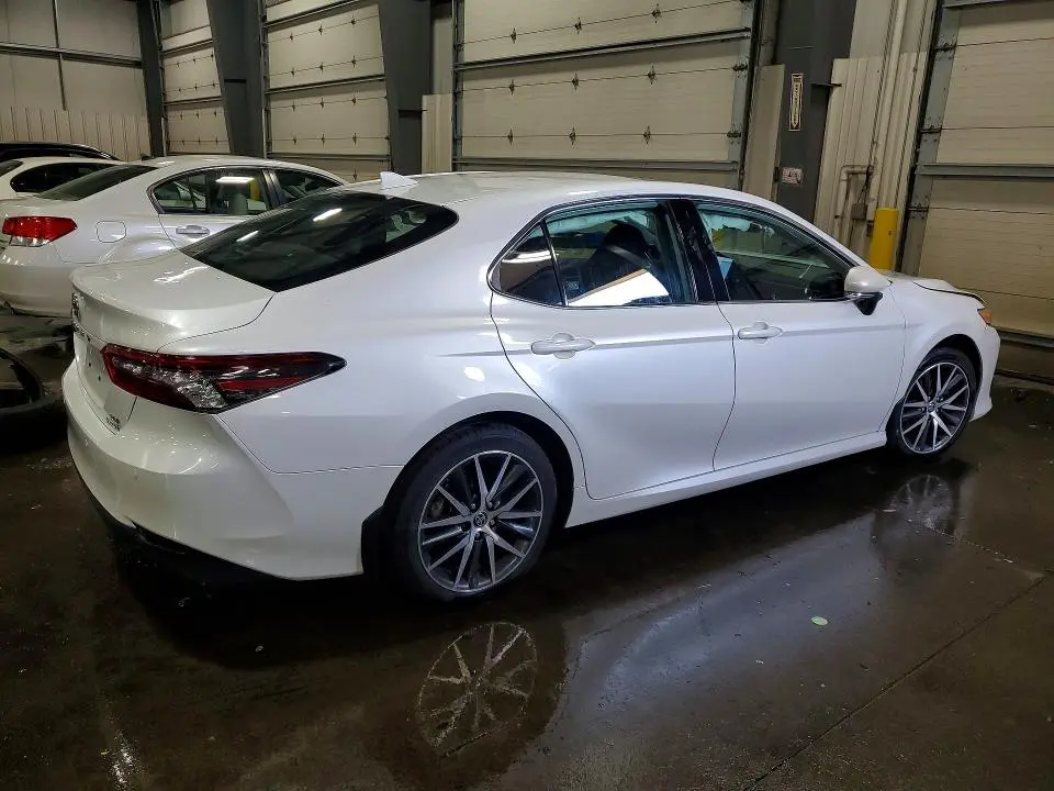 2022 TOYOTA CAMRY XLE  