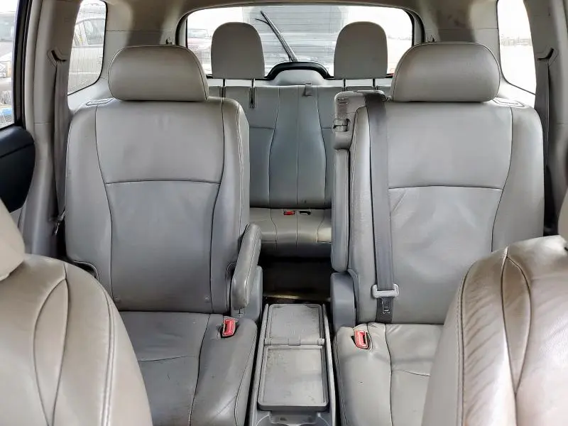 2010 TOYOTA HIGHLANDER SE  