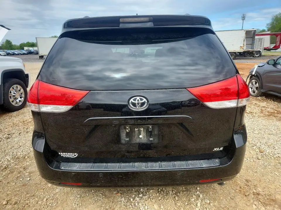 2014 TOYOTA SIENNA XLE 8-PASSENGER  