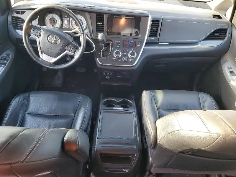 2015 TOYOTA SIENNA SE 8-PASSENGER  