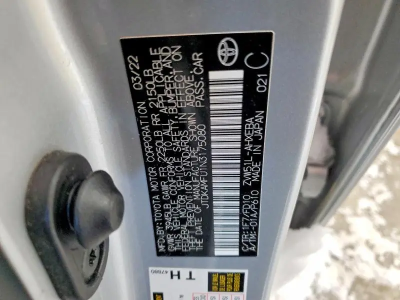 2022 TOYOTA PRIUS LE  