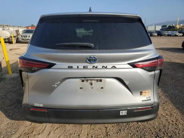 2021 TOYOTA SIENNA LE  