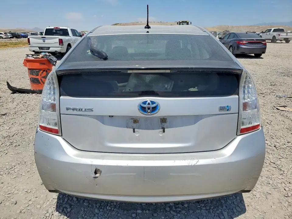 2010 TOYOTA PRIUS V  