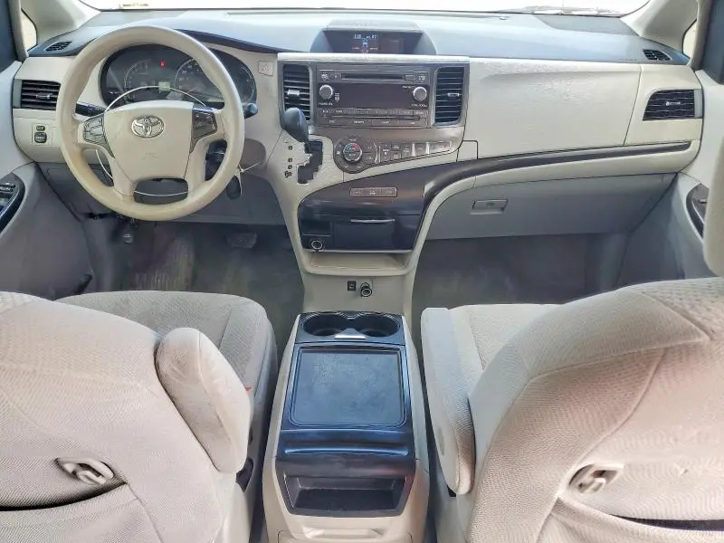 2014 TOYOTA SIENNA LE  