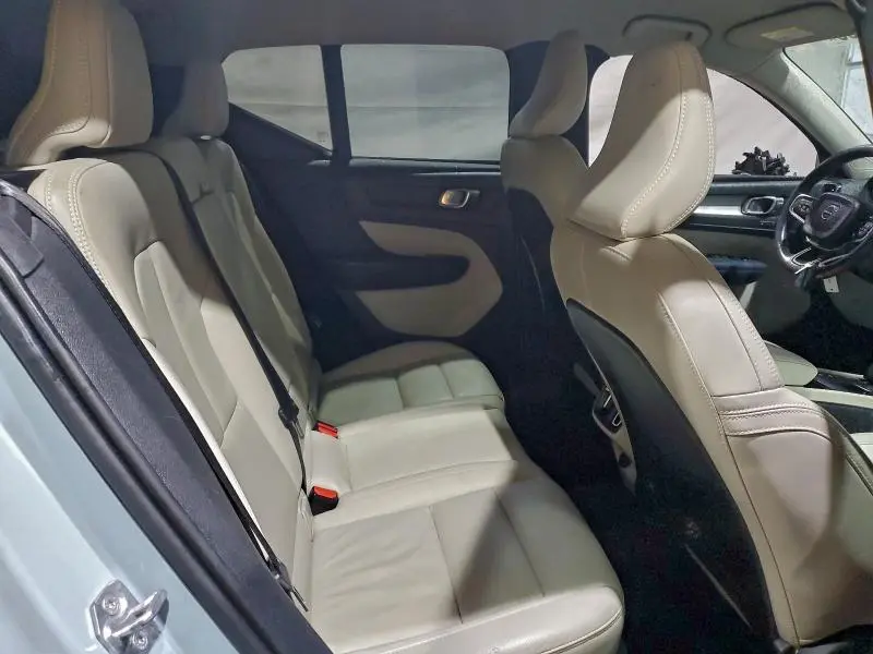 2019 VOLVO XC40 T5 MOMENTUM  