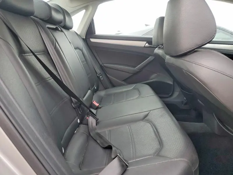 2012 VOLKSWAGEN PASSAT SE  