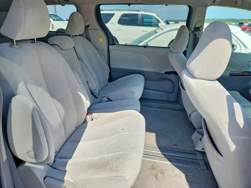 2011 TOYOTA SIENNA LE  