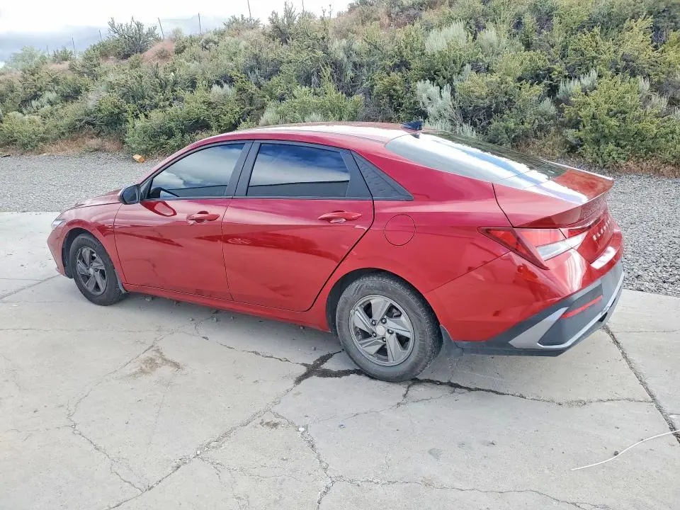 2024 HYUNDAI ELANTRA SE  