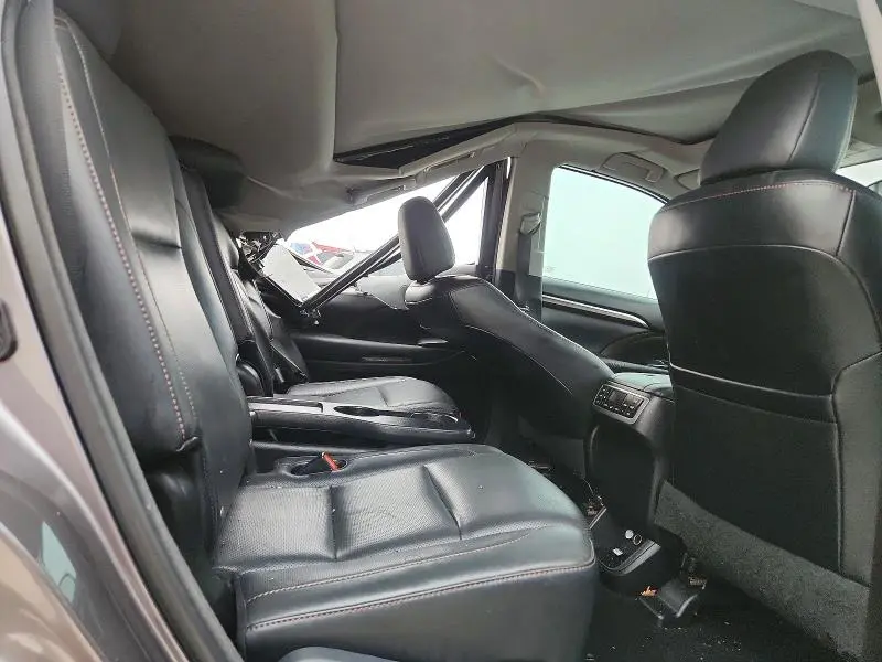 2015 TOYOTA HIGHLANDER LIMITED PLATINUM  