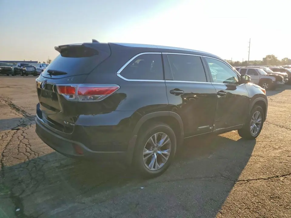 2015 TOYOTA HIGHLANDER XLE  