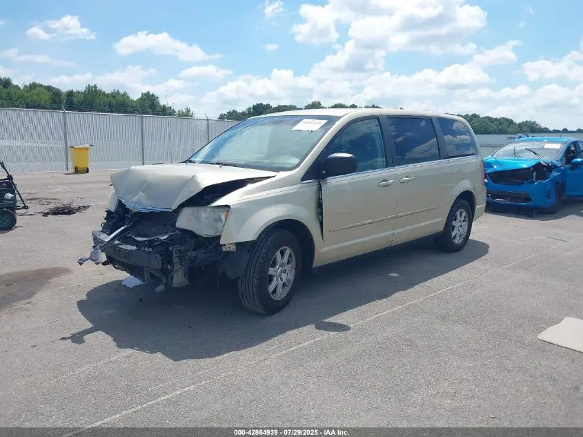 2010 CHRYSLER TOWN & COUNTRY NEW LX