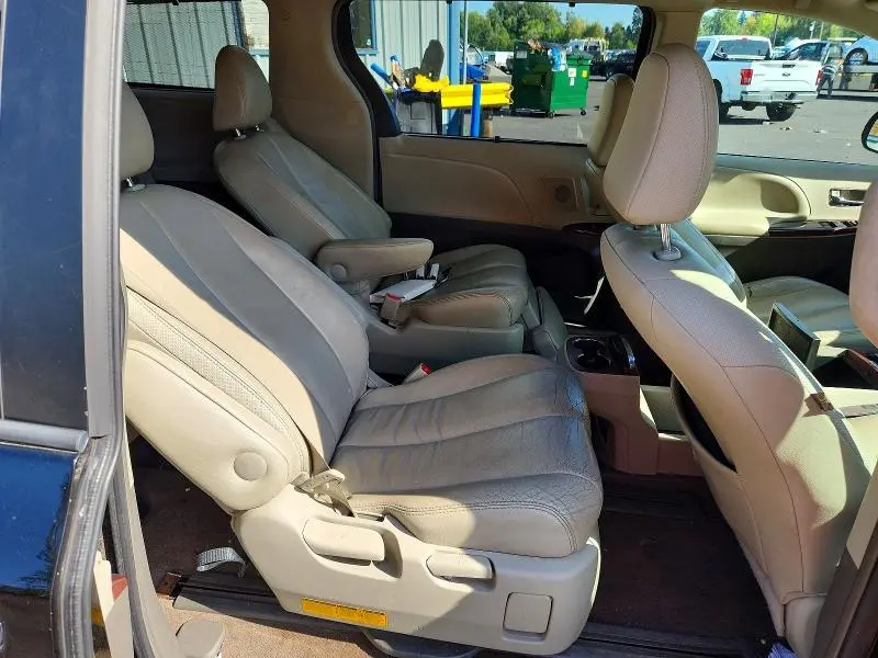 2013 TOYOTA SIENNA XLE 7-PASSENGER  