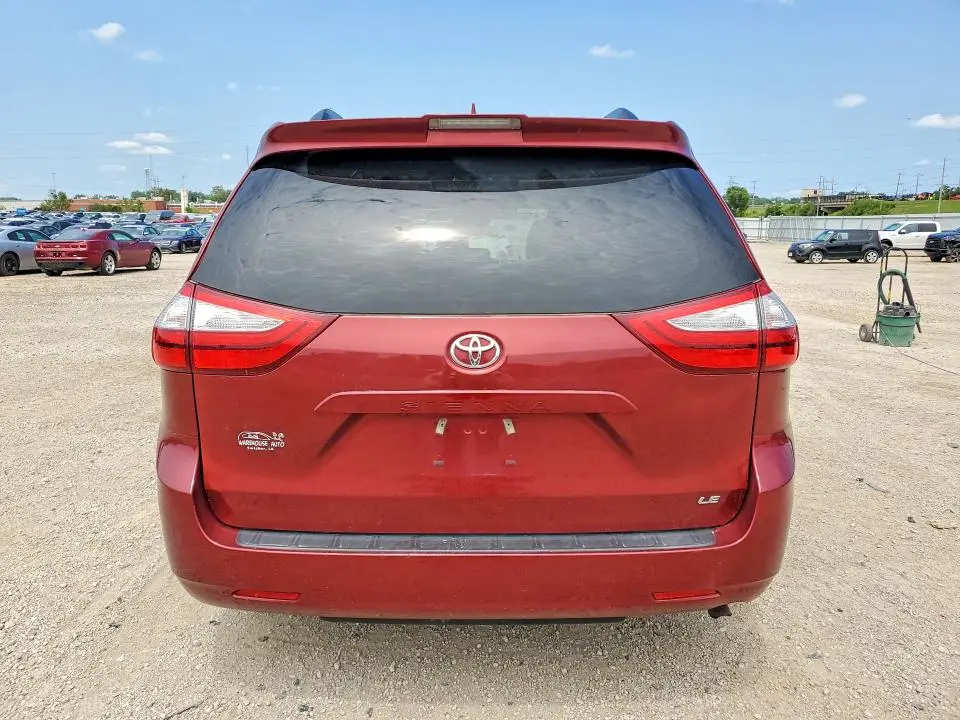 2019 TOYOTA SIENNA LE  