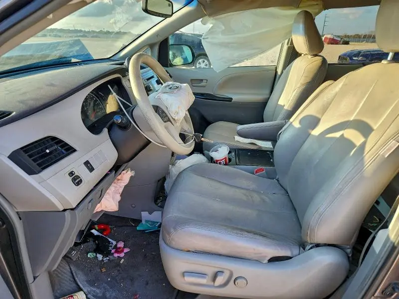 2014 TOYOTA SIENNA LE  