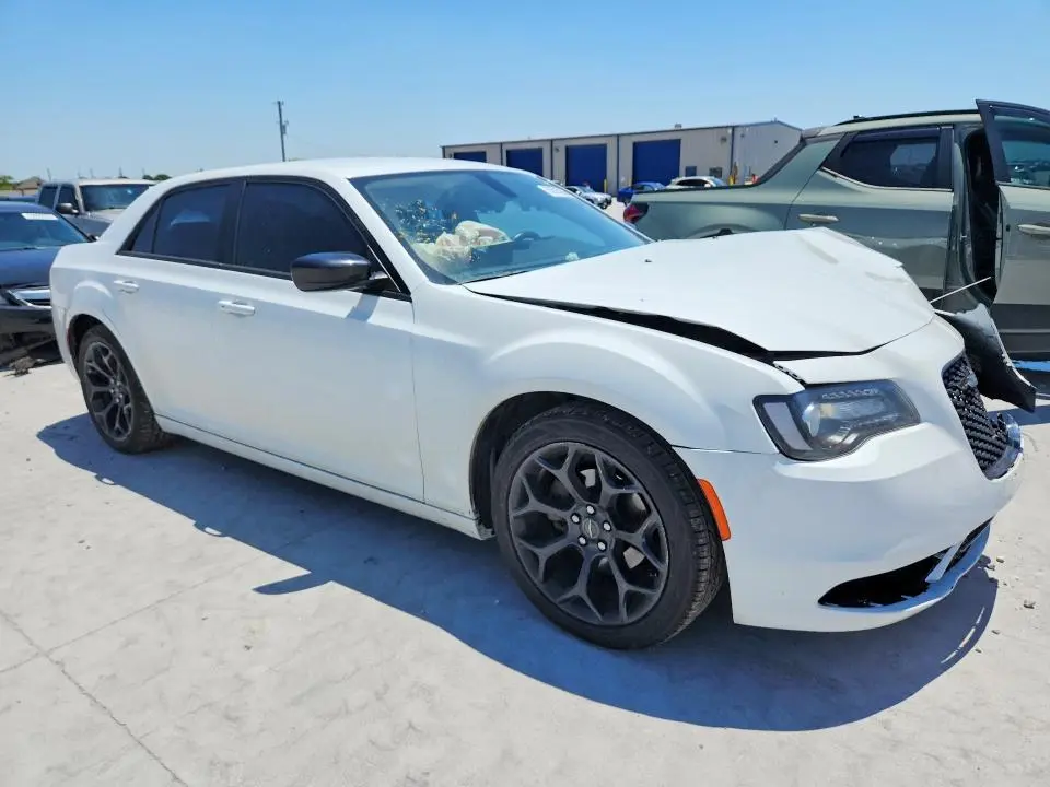 2019 CHRYSLER 300 TOURING  